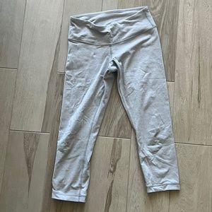 Lululemon Cropped Leggings in gray Size 6